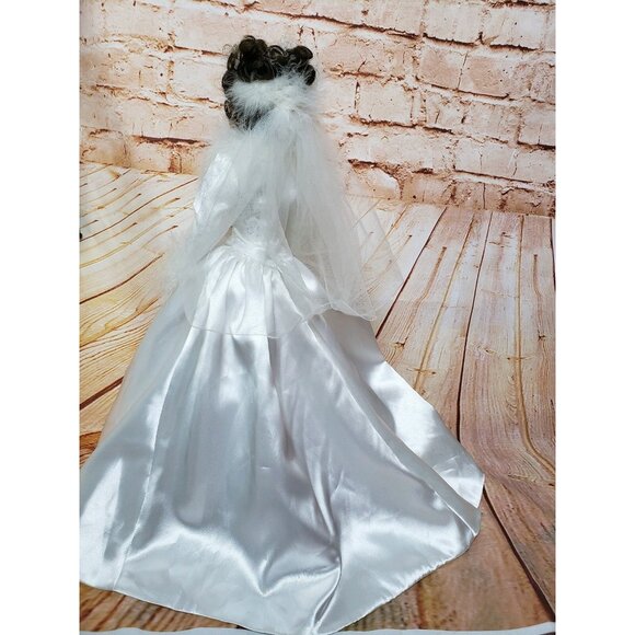 Ashton Drake 1996 "Winter Romance" Bride Doll / Sandra Bilotto Porcelain Doll - Picture 5 of 10